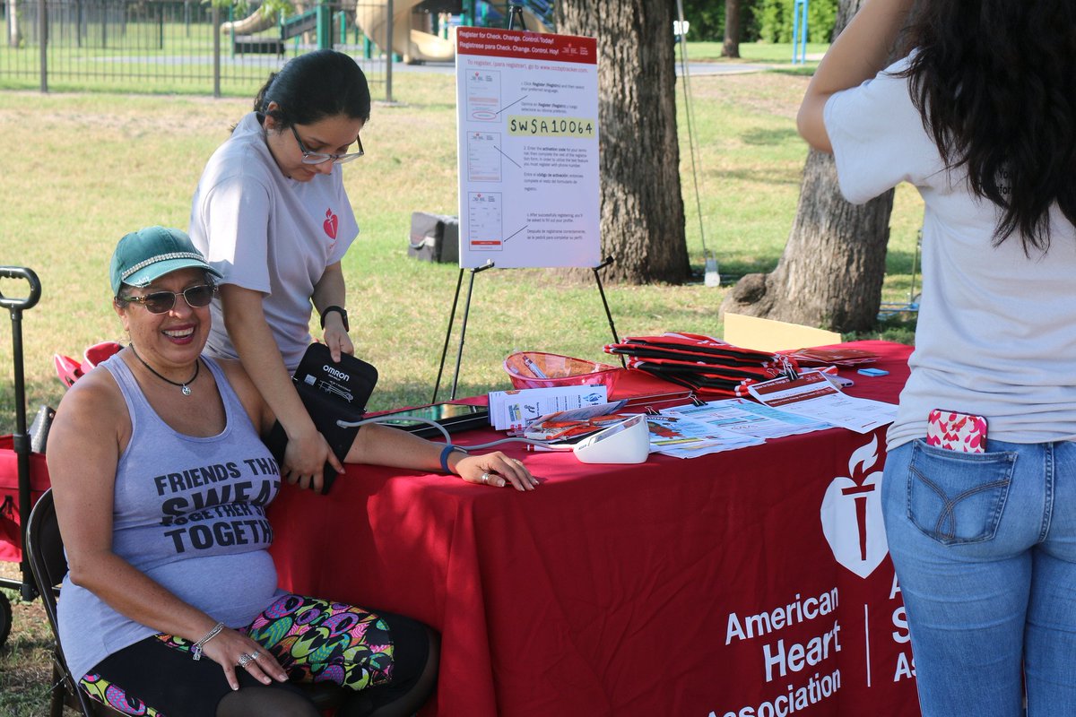 FitFamilySA's tweet photo. Points alert! It's time for @FitFamilySA health screenings with @UnivHealthSys. Screenings will be offered this week at Dwight MS, Baptist Temple, Antioch Sports Complex &amp; Gallardo Elementary. Track your progress, know your numbers and earn points at the same time. #FitFamilySA https://t.co/kJQ3sdybEv