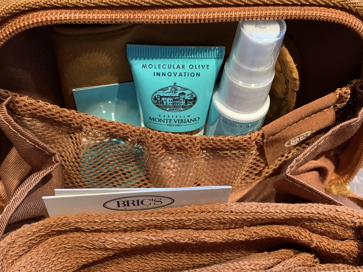 svhennig's tweet image. Kurze, schnelle Verlosung. 
Bis morgen (23.7., 23:59)

Unter allen RT‘s verlose ich dieses QR BRICS Amenitykit #verlosung #gewinnspiel 

Ihr könnt etwas Gutes tun. #charity für Airline Kits, Schlafanzügen und mehr. 
svenblogt.boardingarea.com/charity-auktio…