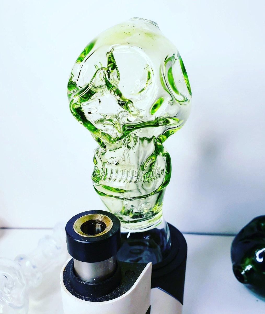 cooploops420's tweet photo. Carta absinthe skull attachment! Sold! #coopersglass #art #glass #carta #focusvcarta https://t.co/4rc3ed8mAE