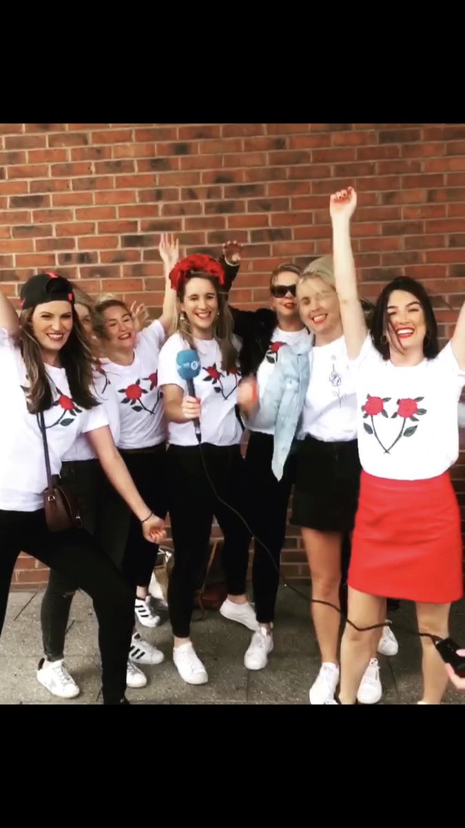 tonguetweets's tweet photo. These absolute legends spent a weekend being the best Roses supporters ever, got trains home this morning, went to work and are now off to take trials for @ClaygateNetball.That is dedication above &amp; beyond &amp; what makes netball the game it is ❤️🌹PS they are looking for a coach 👀 https://t.co/pYwmLfF2xC