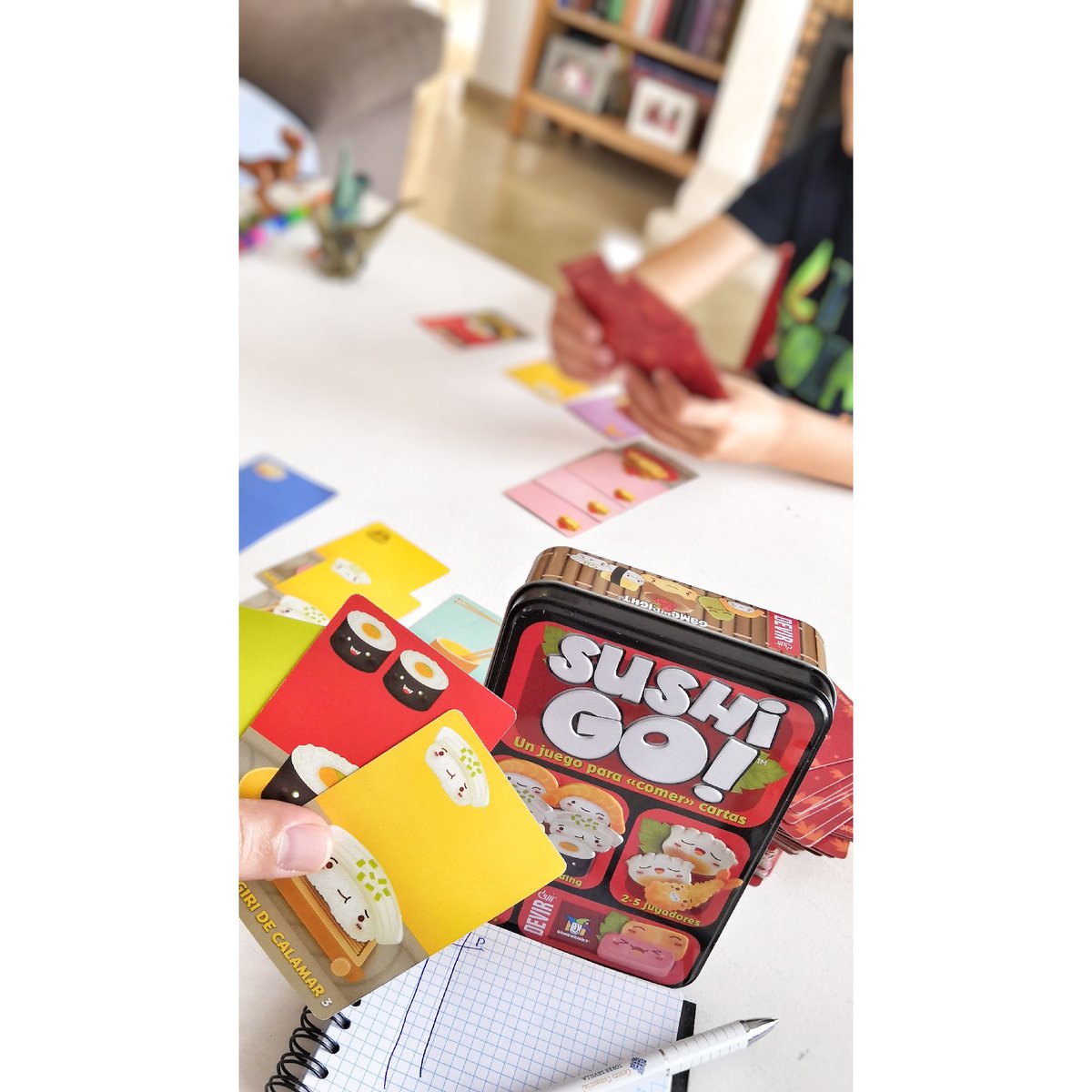 jmruizgarrido's tweet photo. @VidasPixeladas @1mamaenlacocina @HABA_es 10 juegos, 10 imágenes, 10 días.
• 
Día 9. Me retó Carla @VidasPixeladas, y yo reto a @Mamas_FullTime, sin reseña ni nombre.
•
#10juegos #10dias10juegos #10juegos10dias #juegosdemesa #juegosdemesaenfamilia #niñosfelices #papasfelices #papasblogueros https://t.co/5u8lAEhdLX