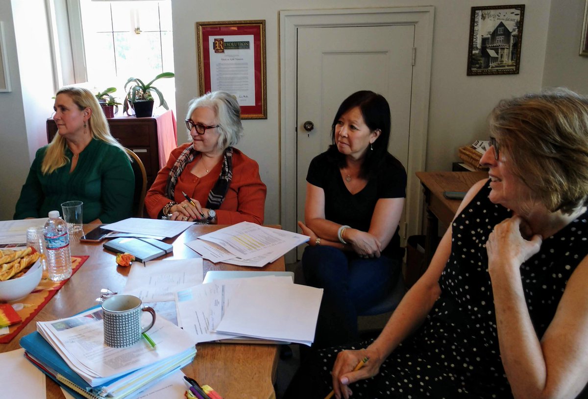 ViolinsofHopeSF's tweet image. Part of the #dreamteam behind #ViolinsofHopeSFBA hard at work during a meeting last week. We can’t wait to bring this #8week #multidisciplinary #8bayareacounty #residency here in January! Check out these photos for more behind the scenes action. violinsofhopesfba.org