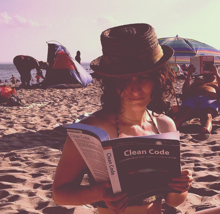 mallorycodes's tweet photo. Nothing like a good beach read #cleancode #BeachReads #SoftwareEngineer #womenintech #WomenInSTEM https://t.co/4BHNEBnh5H