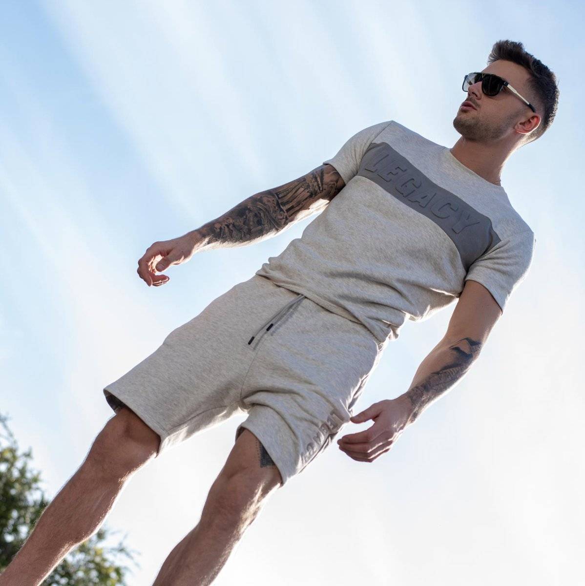 The @DEADLEGACY1 Dead Legacy Snow Marl Jersyey is just cold ❄ 👌

#streetwear #streetweardaily #streetfashion #streetstyle #elegance #fashionformen #streetbeast #style #menswear #casesonline