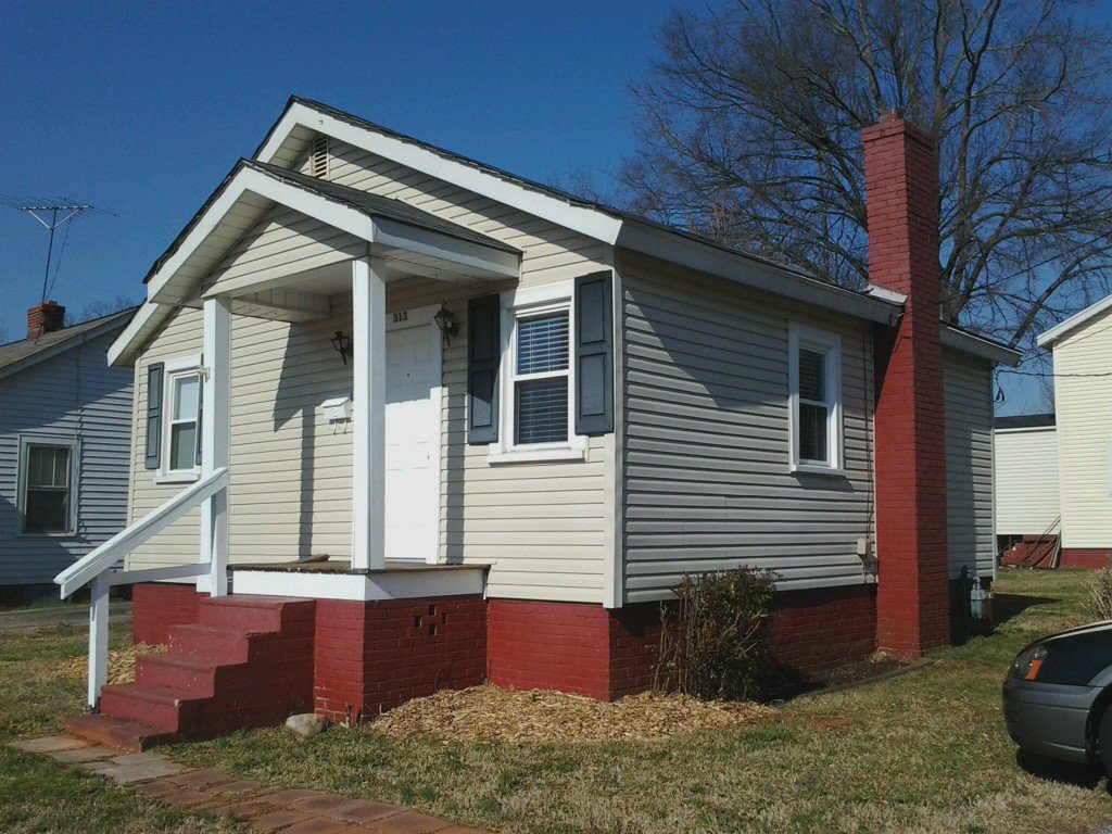 aHancockDesign's tweet photo. Take a photo tour of our first home, a tiny one-closet miniature house!

https://t.co/ovg0Q2Mj45 https://t.co/XgBkTz5SH8