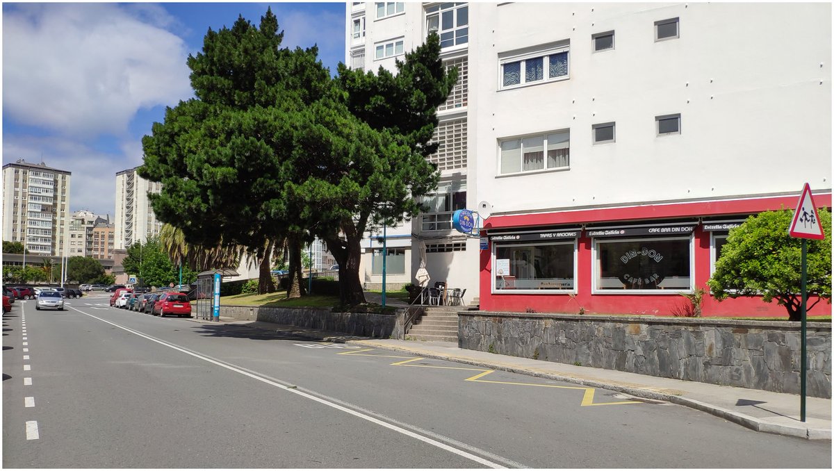 BlogBusurbano's tweet image. La referencia histórica que tenemos -y que se remonta a unos cuantos lustros- mantiene de siempre la cabecera de la #Lin4 en el Bar Din-Don de Rda. de C. J. Cela.

Sinceramente, no nos suena para nada que la #Lín4 entrase nunca en el barrio de #Matogrande como hace la #Lín1A...