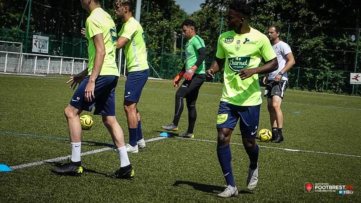 FELIX_MALLONG's tweet photo. #PreSaison ⚽️ reprise avec la N3 @SB29 @YoannMAVOUNGOU11 nouvelle année avec des nouveaux défis @National3 🇫🇷 🔥.
" Le travail bien fait donne à l'homme ça dignité " bonne chance💪🏽 #teamFMC #YM11 #soccer #football @icicestbrest29 @Footbrest @FelmalConsult @FELIX_MALLONG https://t.co/0XNULilHHQ