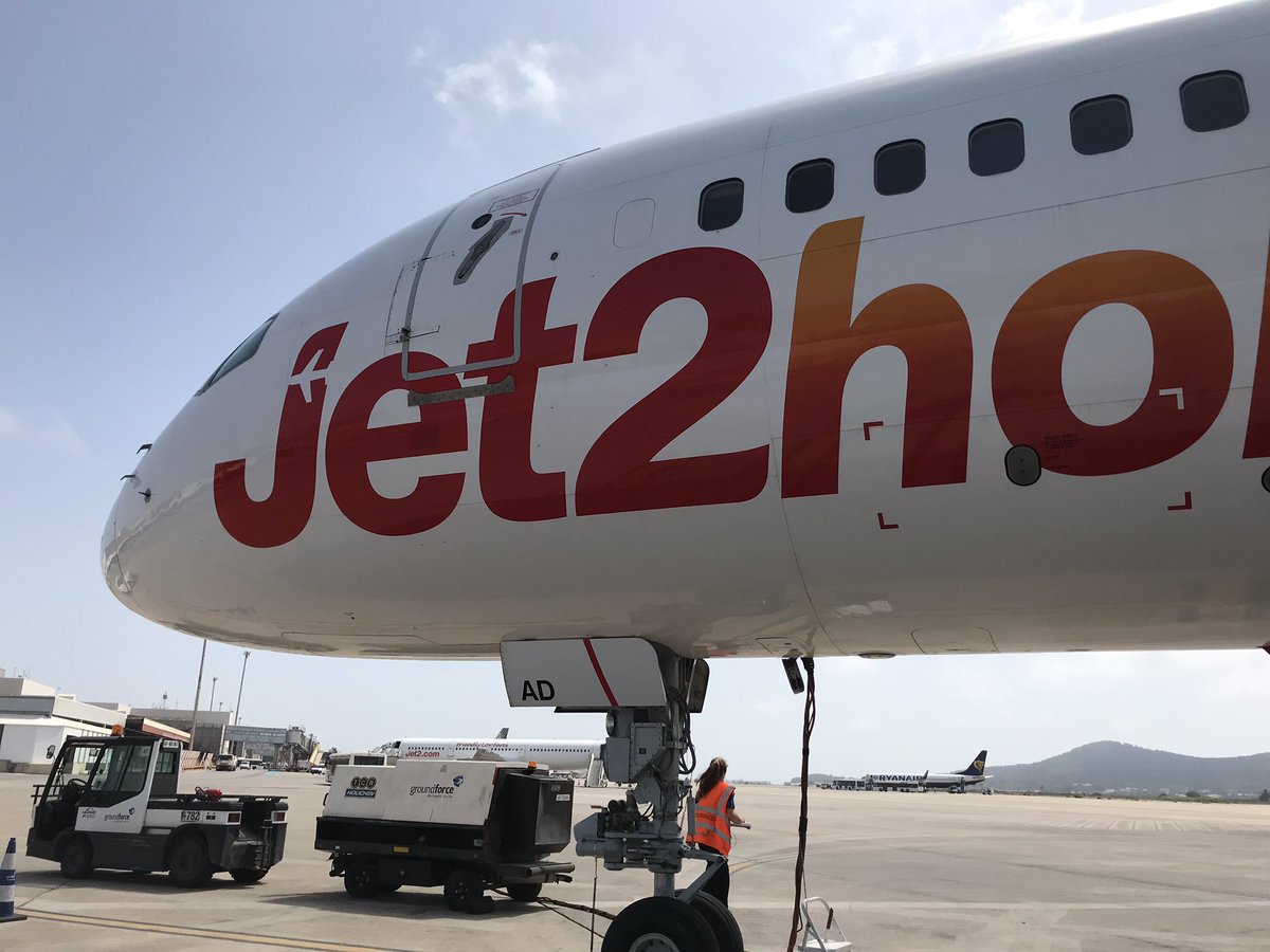 AmiElisaK's tweet image. There will never be an aircraft like this again. Absolute beauty 😍 #ThoseEngines #757 #757200 #AlphaDelta  #AVGeek #IBZ