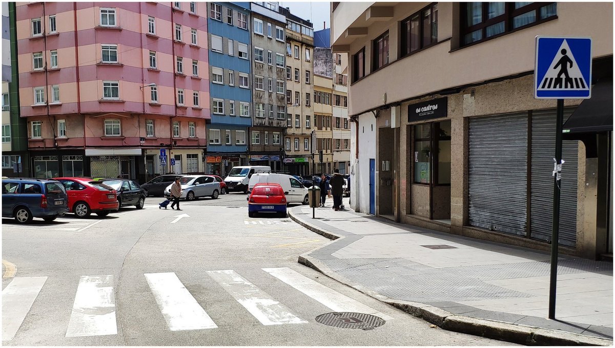 BlogBusurbano's tweet image. Justo antes del paso de cebra y de la #Par034 que veis en la foto, hay una plaza de #PMR, a la dcha.

Y efectivamente, si algún lumbreras se luce dejando tirado el coche, se arma la que se arma con la #Lín2... 

Teníamos #SugerenciasDeParadas para aquí también; pero ya veremos.