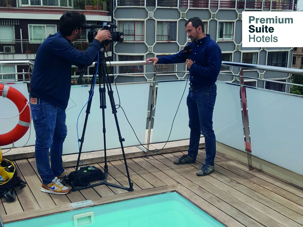 PSHotels's tweet photo. Este mes hemos tenido el placer de acoger a la televisión local @btveltemps en todos los nuestros alojamientos 🎥☀. Desde las terrazas de #PSHotels han retransmitido el tiempo en directo, ¡gracias por la visita! https://t.co/m9KZOGMLj6