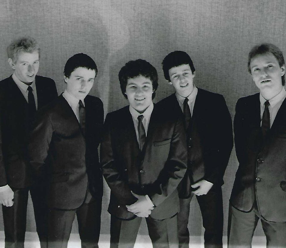 tearsforfearsbr's tweet photo. Graduate, março de 1980.

#Graduate #AndyMarsden #CurtSmith #JohnBaker #RolandOrzabal #SteveBuck https://t.co/oqVyaNkKsz