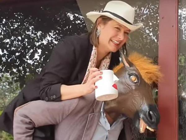 Oites Tola, ¿entonces el Centro Democrático echó a Ángela Garzón por tener sentido del humor?