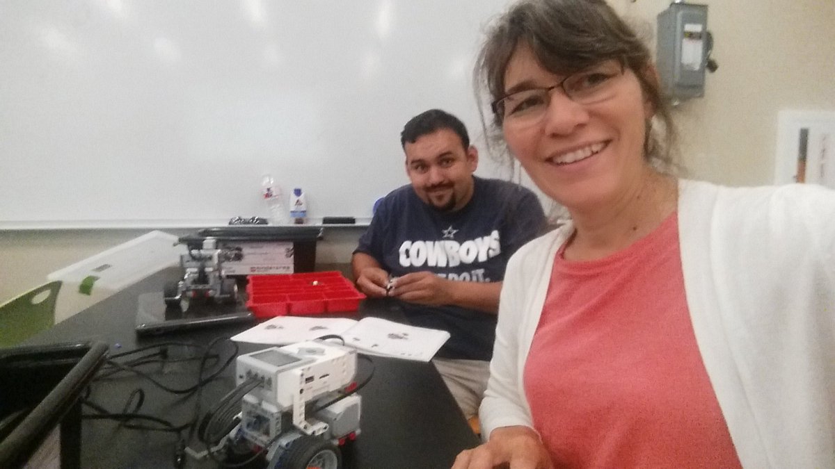 HamidaySimmons's tweet photo. Making roots and dreaming big while networking with other districts at FLL Workshop. #BraveSummer #CISDMakeItFun2.0 https://t.co/V2F495S9UT