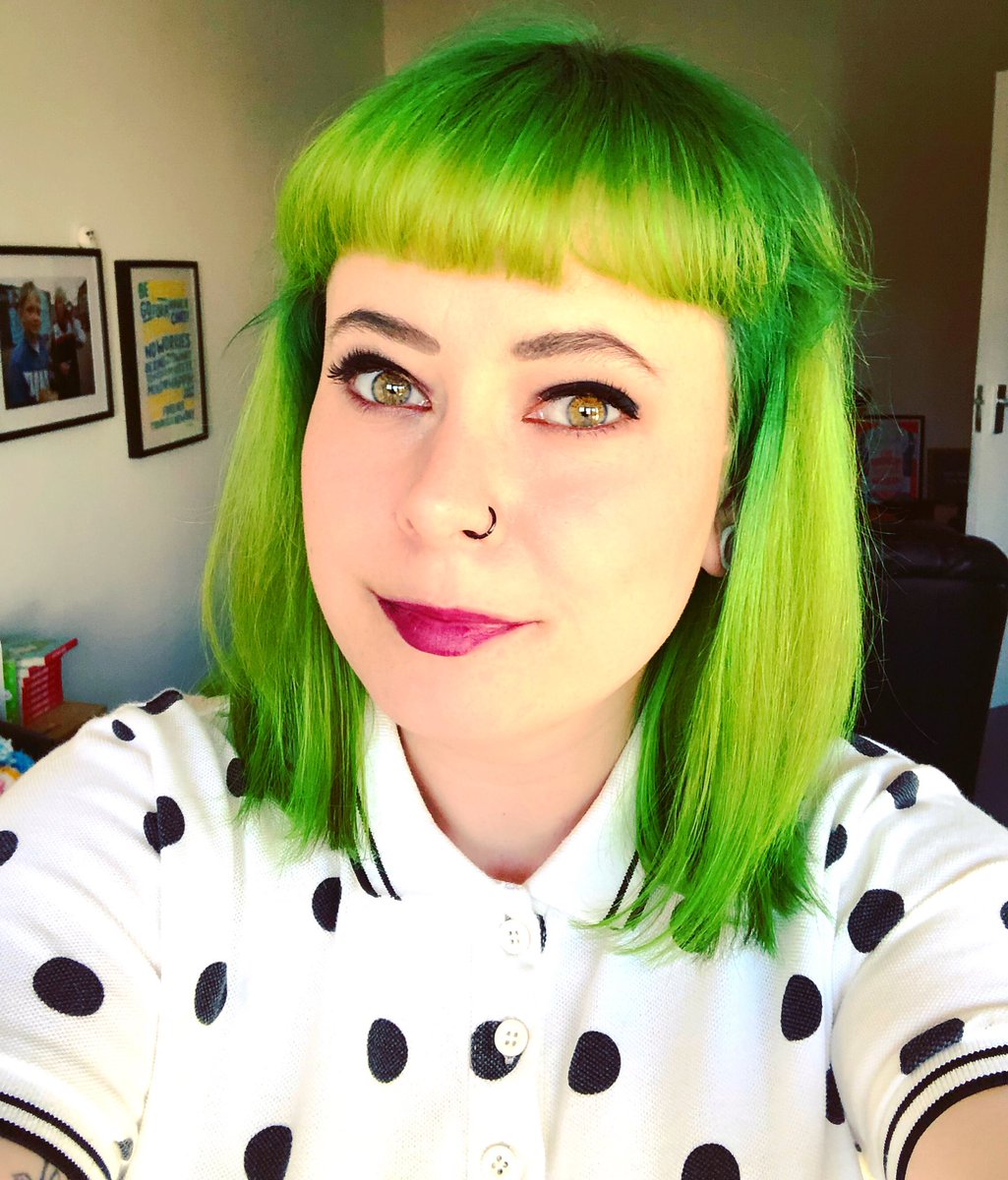 Aoife_Dooley's tweet photo. Got my hair topped up on Friday I think I’m going to keep it like this forever 💚🌵 https://t.co/p1nIpJ6hBr