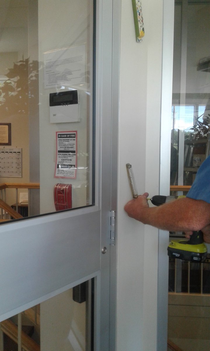 ACongregation's tweet photo. Putting up a lower mezuzah for #accomodation #mezuzahforall https://t.co/ArHfWA5uF5