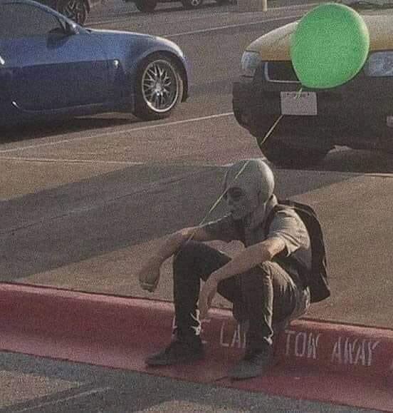 ElTioBuchon's tweet photo. Mi alien bien sad porque mi prima no quiso andar con él. https://t.co/uoYihJljKC
