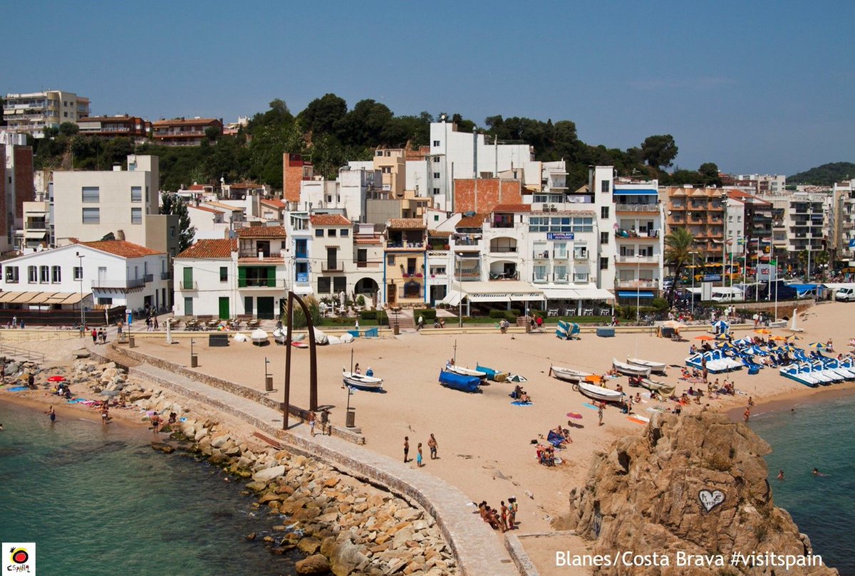 Each year hundreds of thousands of people stream into #Blanes for El #FocsDeBlanes the international #fireworks competition💥 from 23, through Saturday, July 27👉buff.ly/2Y42644
Come to celebrate with us the #FestaMajor!            
<a href="/Blanesturisme/">Blanes, Costa Brava</a> <a href="/VisitCostaBrava/">Costa Brava Girona</a> 
#Spain