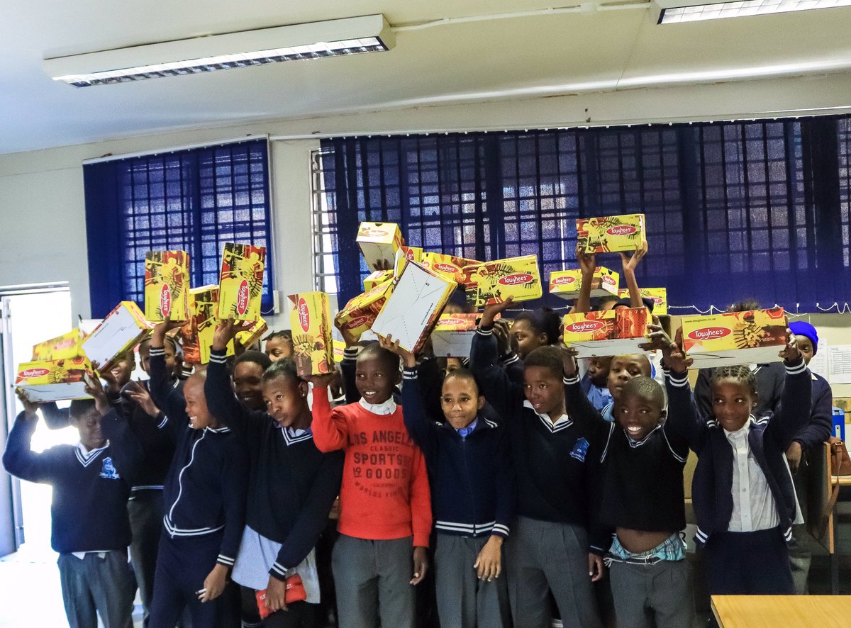 siyasizanaNPO's tweet photo. Our beautiful founder @mihlalii_ at the Dr Knak Primary School for donationg 200 pairs of shoes for Mandela Day. A big thank you to @BataSouthAfrica and @SaToughees for their contribution. https://t.co/3SGpVGTseS