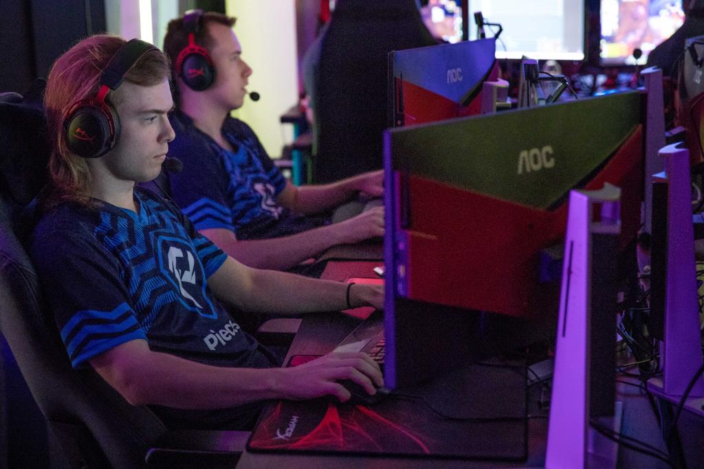 The 24/7 World First grind continues, with <a href="/AOC_Gaming/">aoc</a>'s monitors displaying every moment.

Tune into the action: win.gs/30DGhd9

#ad #developedforawesomeness

Live from the Gaming Sphere, UK.