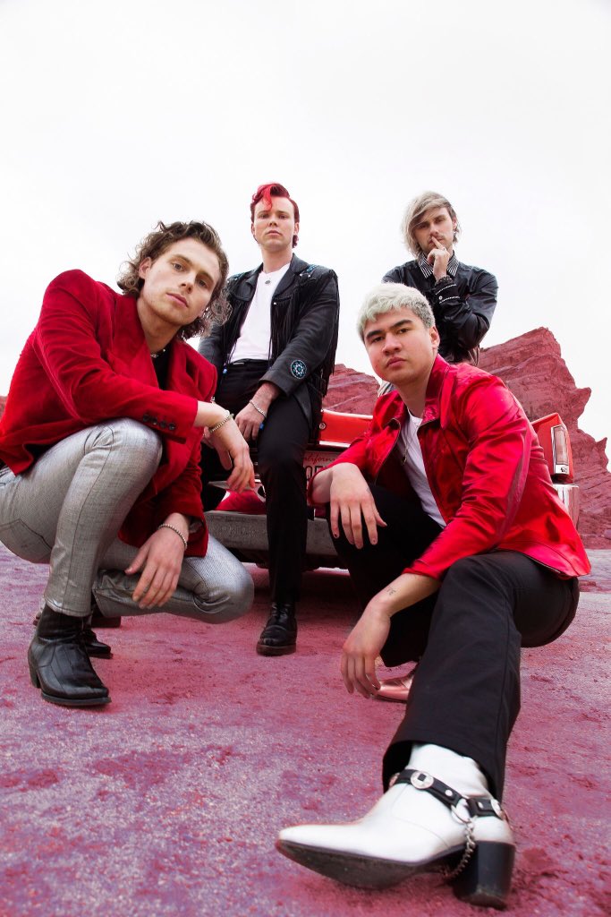 Tha5SOSFamily's tweet image. Can we get this tweet to 400 replies and 300 RTs?

#MTVHottest 5SOS