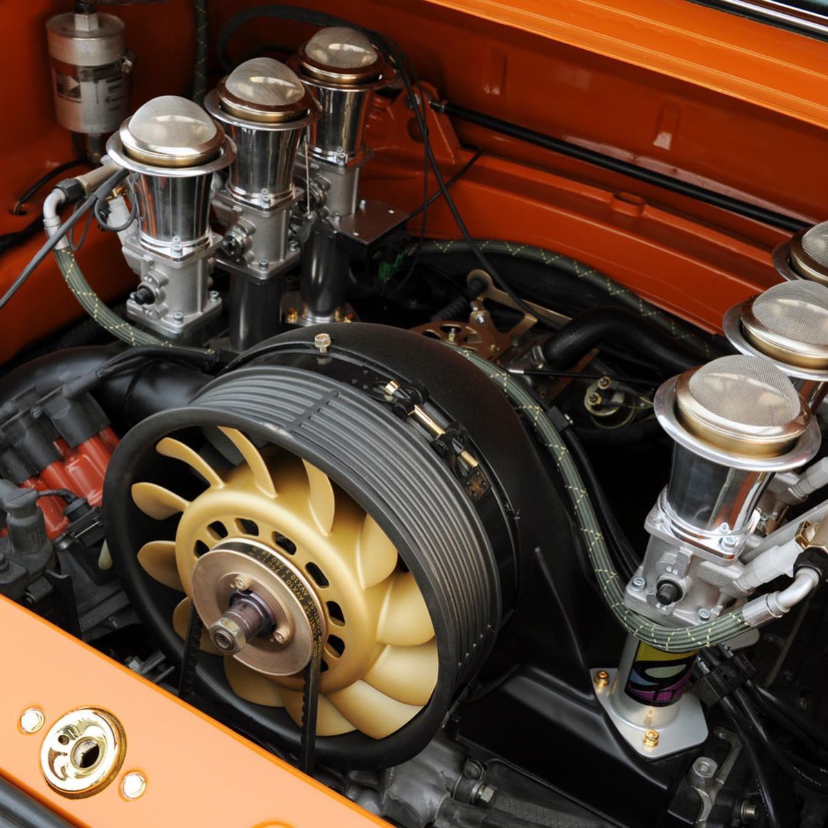 Transport3r_T's tweet photo. The first #Singer is a thing of beauty, and the company has consistently brought out top quality works of art, so I’ll just leave this here for your viewing pleasure. #SingerVehicleDesign #Singer #Porsche #Porsche964 #DrivenWithPassion @PorscheClubKZN https://t.co/XmKlofjAo0