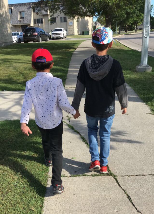 Walking school bus friendships! ☀️🌈 #Ignite3 <a href="/PembinaTrails/">Pembina Trails SD</a>