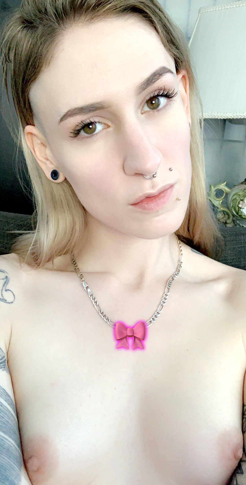 Pretty in pink 🎀🙇‍♀️🎀 think you can make me blush? >>> LIVE on @chaturbate https://t.co/84Q4oiw4Lu
