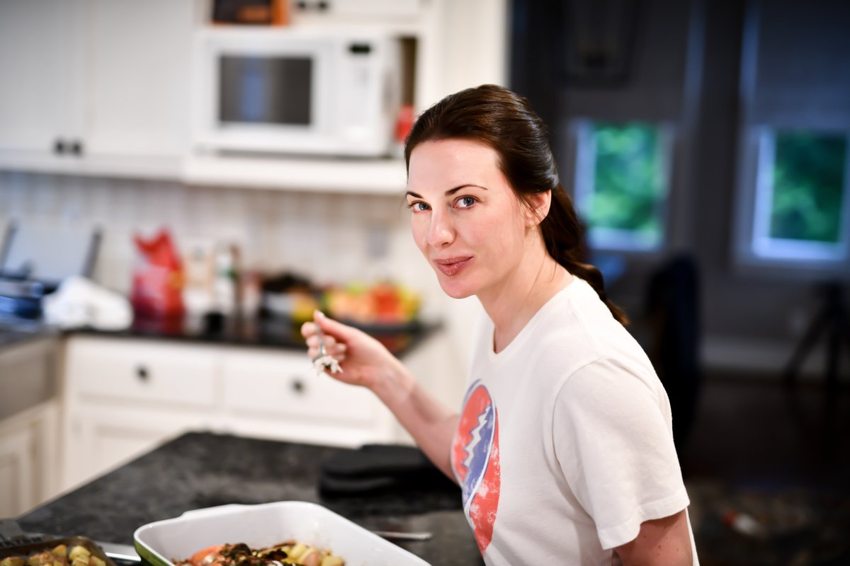 SeilerSkin's tweet image. Dr. Seiler and Jill are donning their chef hats in our latest blog post. 👨‍🍳 👩‍🍳 Check out their #recipe for snapper with chimichurri and learn how certain ingredients can give your #skinhealth the boost it needs! bddy.me/2Y8HM1w