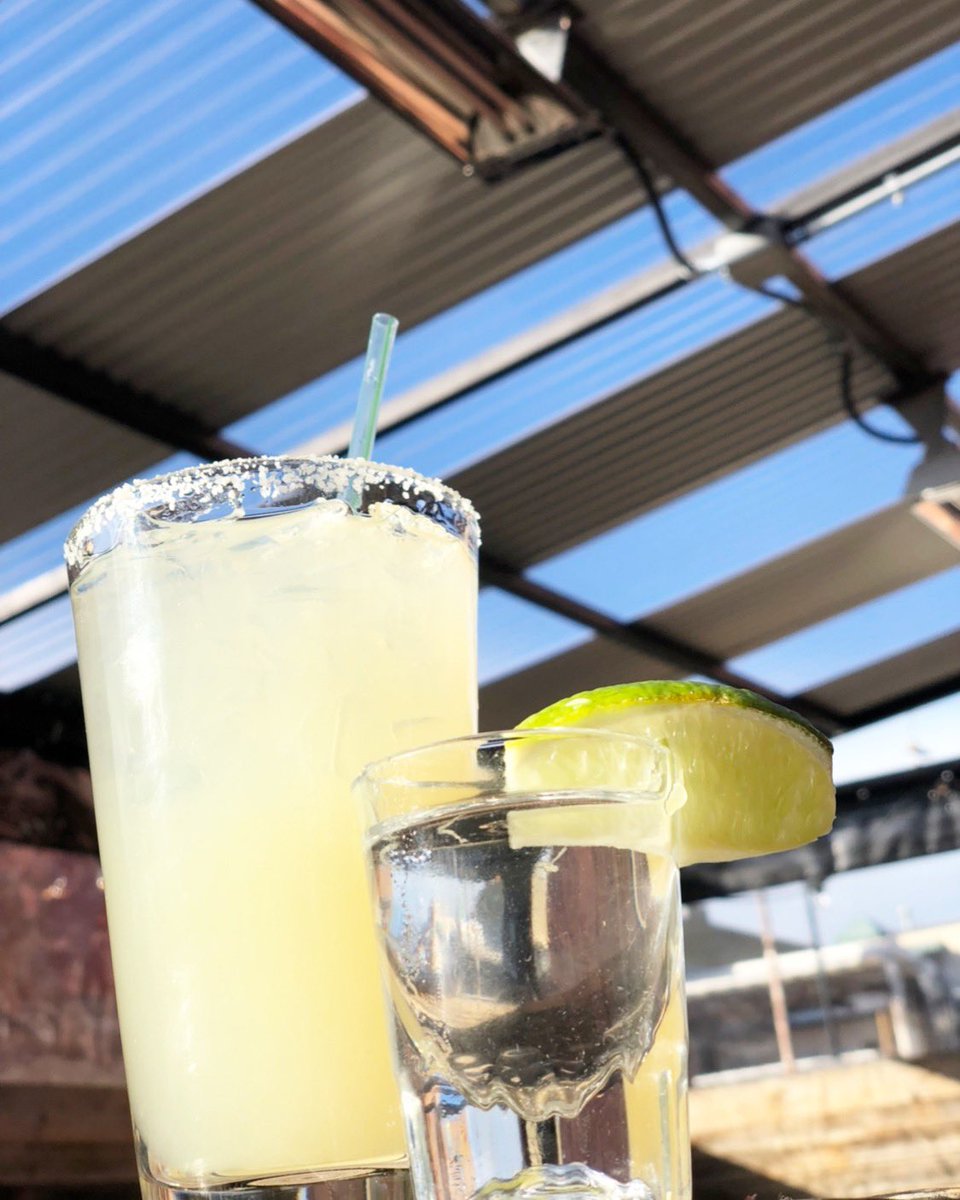 Mondays don’t have to suck 🍹