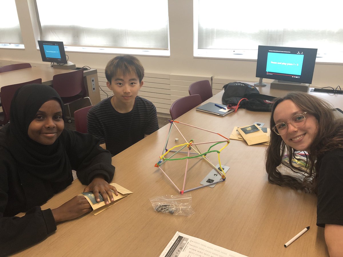 ShadQueens's tweet photo. Building brains and learning about the architecture of the brain! @HarvardCenter @ShadNetwork #Shad2019 https://t.co/VrgjtNwsdF