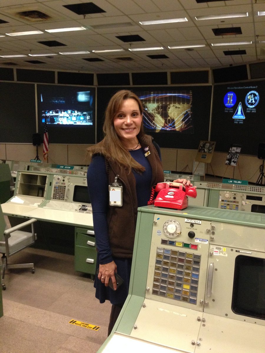 vrevelyn's tweet photo. Houston • We have No Problem!! #Apollo13 Such a great time Celebrating the Unity around the World of the #Apollo Program ❤ & remembering the #ExperientialLearning to get us there 🚀! #Apollo50th @NASA #ApolloMissionControl https://t.co/Iy54DNI6yG