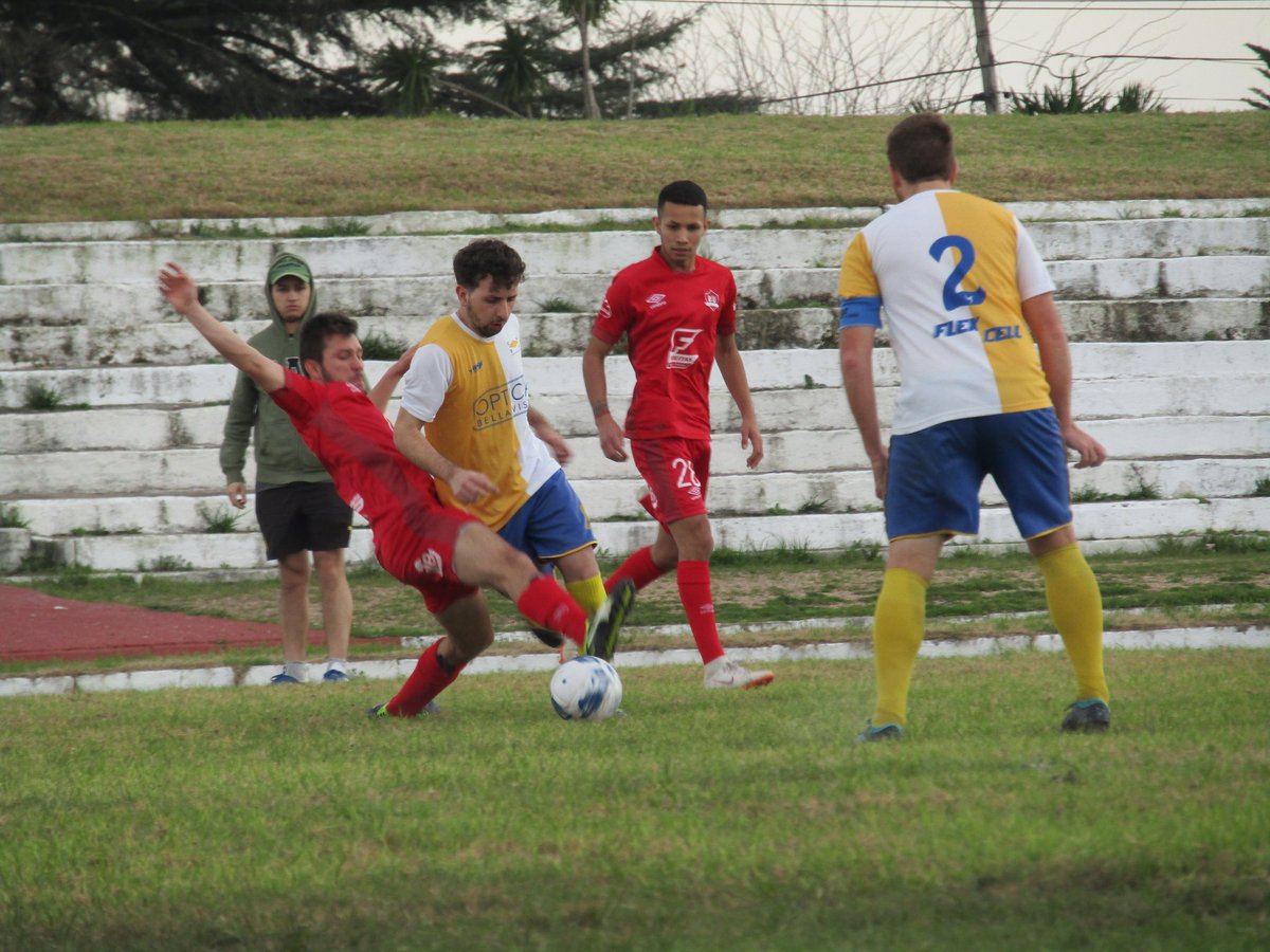 Fue victoria 2-0 en el arranque de la Copa de Oro frente a <a href="/BellaUnionU/">Bella Unión Universitario</a>.
Le sacamos el invicto a un duro rival. Nota aparte el desastroso nivel del árbitro del partido, el peor arbitraje desde que somos parte de la <a href="/LUD_Oficial/">Liga Universitaria de Deportes</a>.

Goles de "Rulo" Barbero y <a href="/leandro_tacon/">Leandro Tacón</a>
#VamosBvu