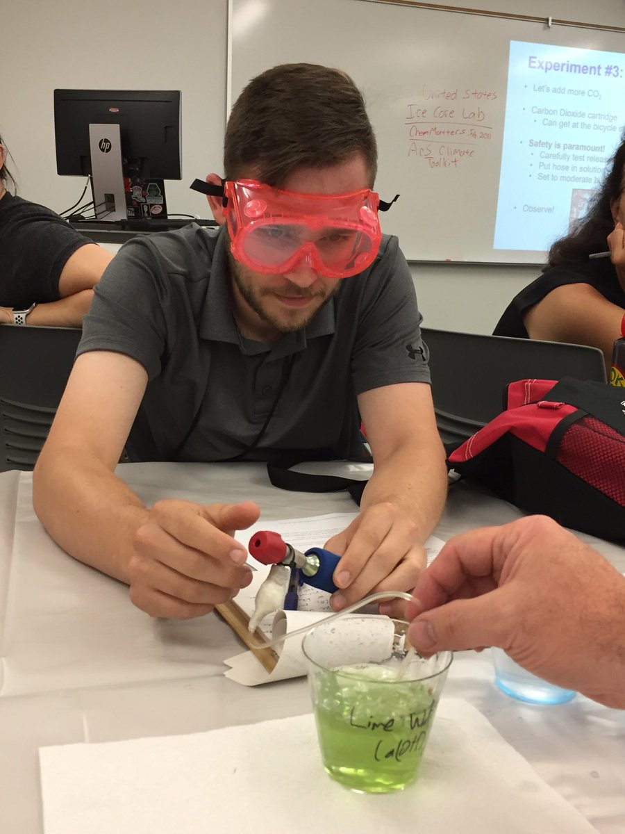 chmtcher's tweet photo. Jim is doing climate experiment at ChemED 2019 after the AMTA conference ⁦@AMTAteachers⁩ ⁦@ChemEd2019⁩ ⁦@CantonChem⁩ https://t.co/0w83cj8N1j