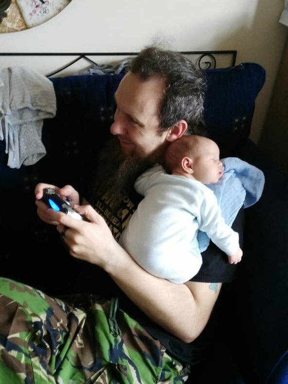TheGalwayGamer's tweet photo. Multitasking; like a gamer do!
My prefect little girl chilling out while I indulge in a little PS4 action.
#DPadDad #multitasking https://t.co/fsvTdIjHsj