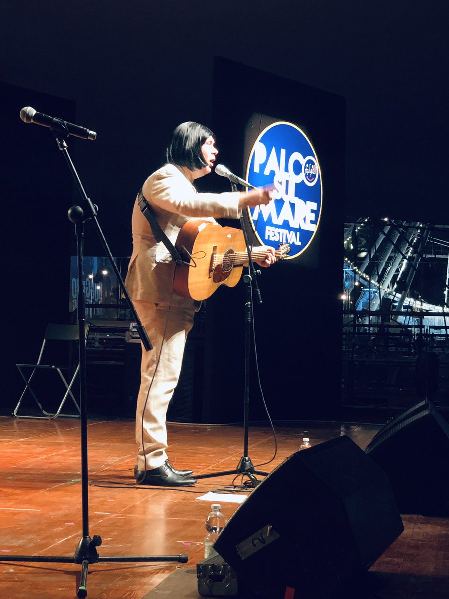 PortoAnticoGe's tweet photo. OK, ragazzi, noi siamo qui per fare un po’ di copertura live al concerto di #RuggeroDeITimidi, ma i testi - lo sapete - sono un po’ ESPLICITI e quindi niente video, niente dirette. Insomma, ci restano le foto. Le foto sono OK. Forse.
-
#EstateSpettacolo19 #PalcoSulMareFestival https://t.co/NB1gExl672
