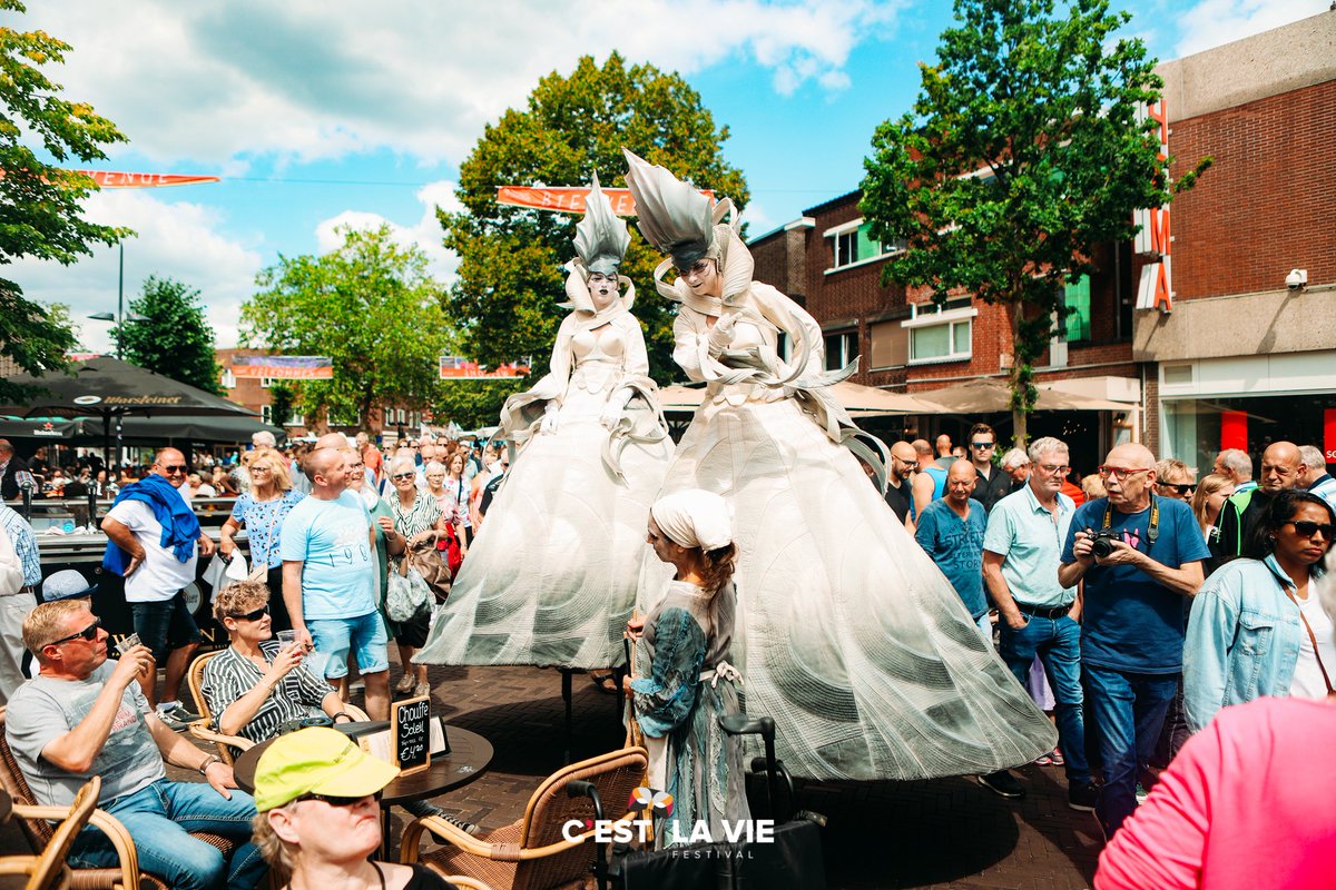 Afgelopen weekend mocht ik vanwege het zilveren jubileum van <a href="/CestlaVieEmmen/">C'est la Vie</a> foto's maken van het straattheater in het centrum van Emmen.