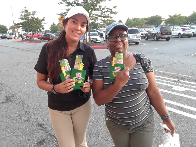 OneStoreAtATime's tweet image. #UpgradeYourSummer at #Walmarat, with fun, games and freebies from @Sabra , @CanadaDry, @SeaPakShrimpCo , @budlight, and @BlueDiamond 
#FollowMeToWalmart