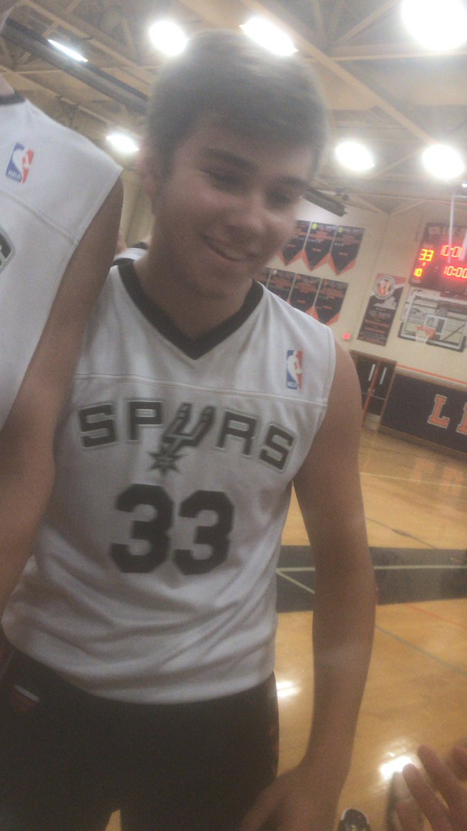 Nathan gets the buzzer beater at the half, 33-14 spurs