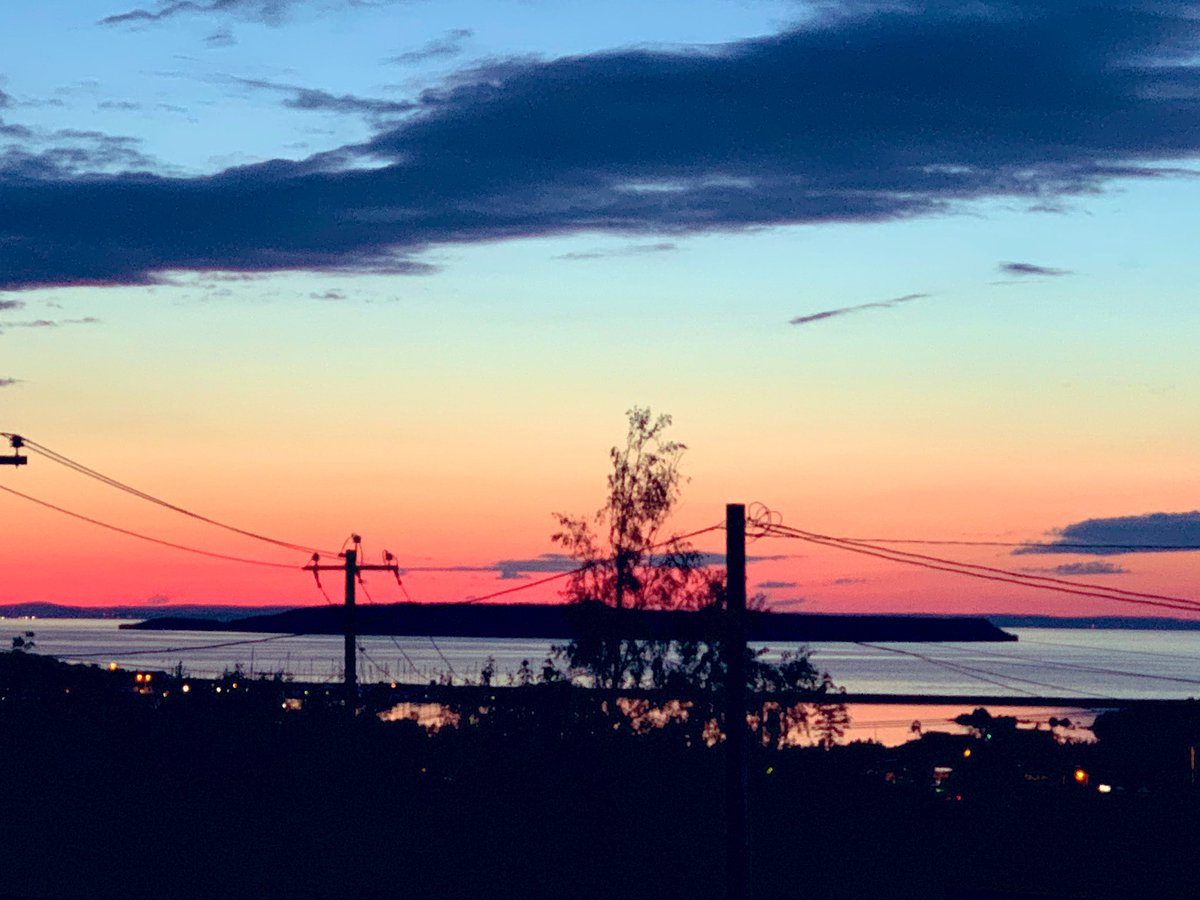 Summer sunsets are amazing!! #sunsetlove #nevergetsold