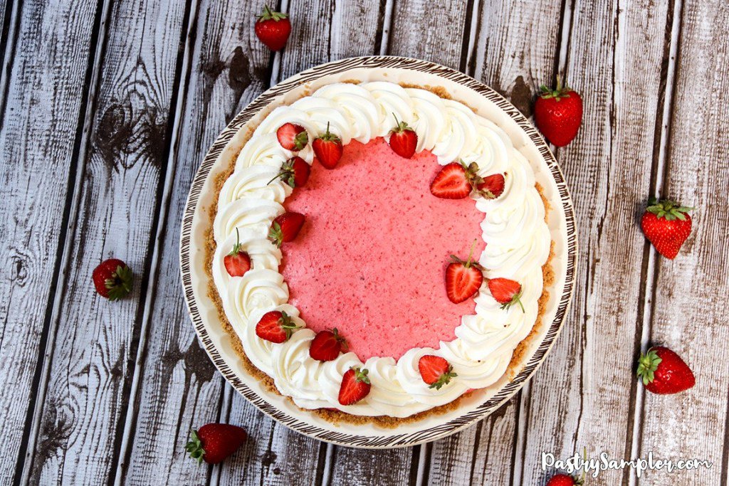 121degreesC's tweet image. Strawberry Chiffon Pie Recipe: A cool and airy dessert perfect for a hot summertime day. pastrysampler.com/blog/2019/07/s…