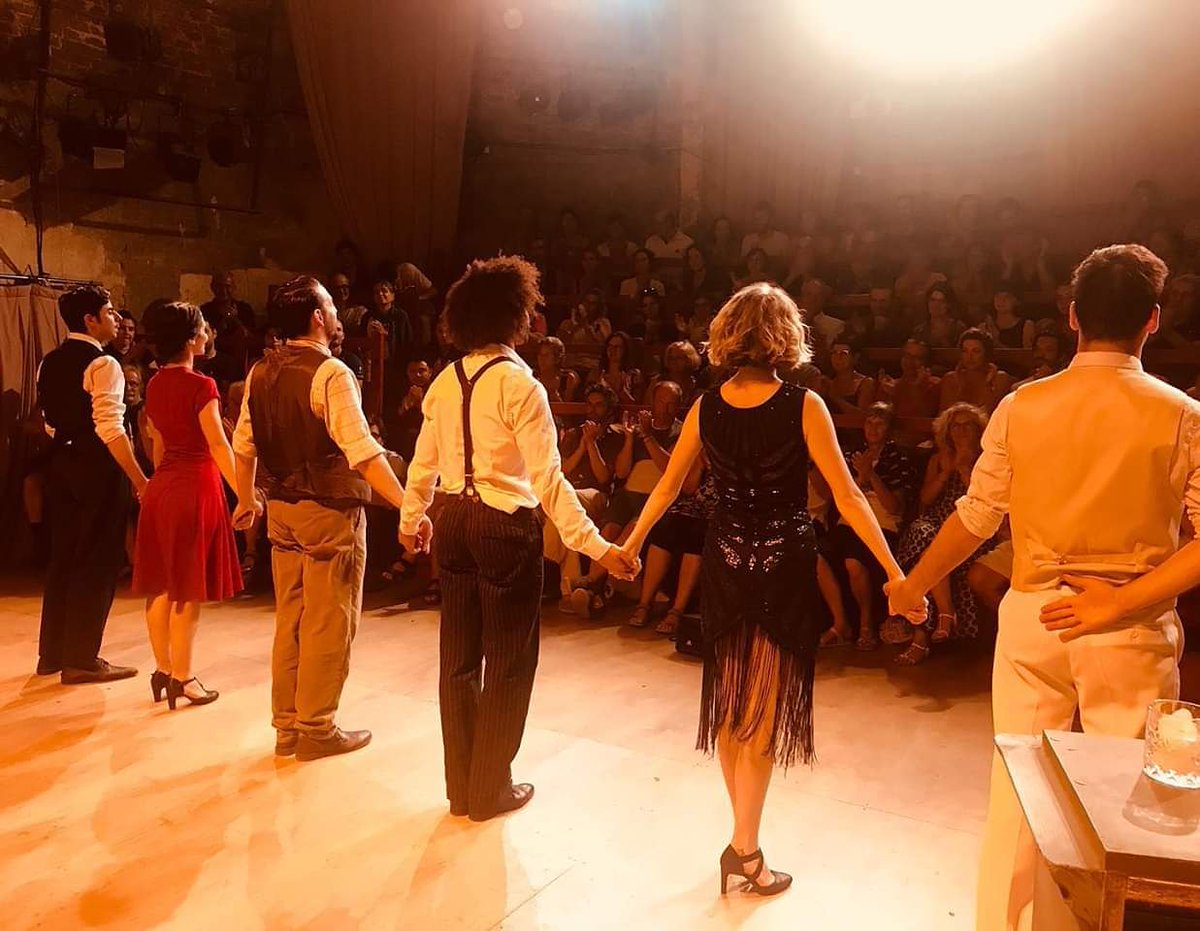 🌟 Encore complet ! Encore une magnifique salle ! Merci au public de venir si nombreux ! Illusions nocturnes à la Condition des soies ! #off19