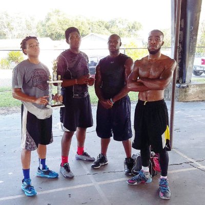 ShayneHoops's tweet photo. Built for the Winning circle #basketball #undefeated #champs #hoop #throwbackblacktwitter #NewProfilePic https://t.co/ja9P9havVo