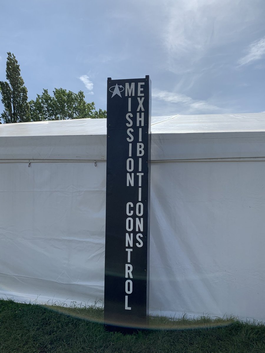 BarnesRover's tweet photo. Had a great time at @bluedotfestival with @AUPE_ExoMars! It’s very exciting to think that this time next year @ESA_MarsRover will be getting ready to launch 🔵 🚀 🔴 https://t.co/MM29uhR4P4