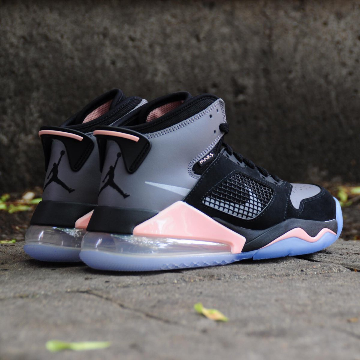 jordan mars 270 black grey pink