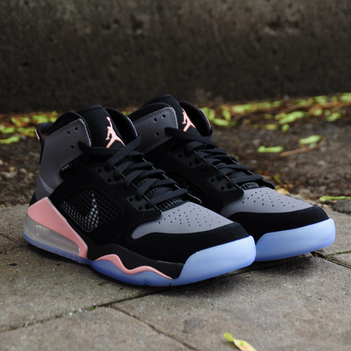 jordan mars 270 black pink