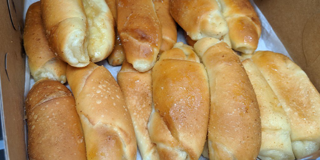 VergeGenomics's tweet image. Pia brought in Señorita bread from #Starbread bakery today. 😍