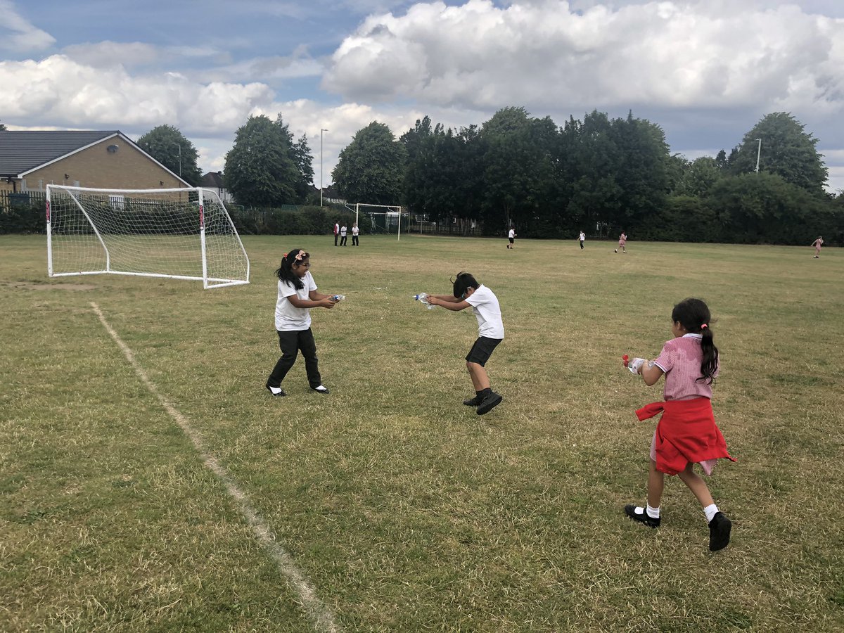 MissPopat1's tweet photo. End of year 3 party! @CTS1_Watford 🥳 #WaterFight 💧 https://t.co/suO0eEaZXM