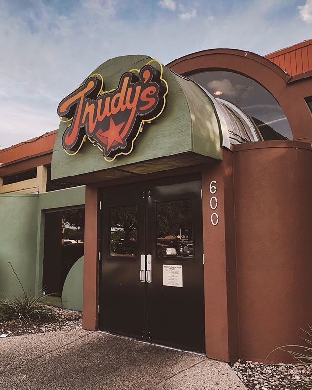 Did someone say #Monday Funday? 🍸