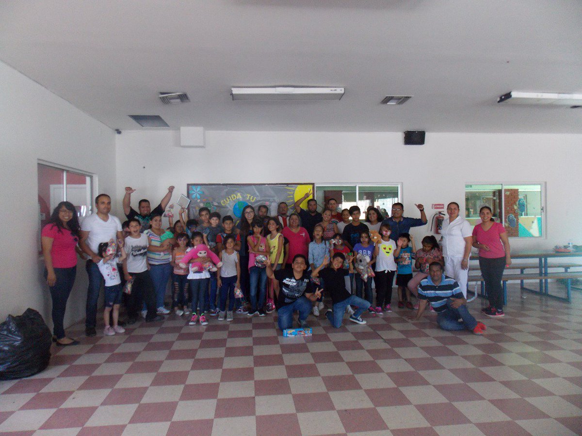 UnitedWayFUCH's tweet photo. Este sábado 20 de Julio nuestros #Voluntarios de #TPI 2 prepararon una mañana genial en la Casa del Niño y el Anciano donde compartieron juego, risas y comida con los niños y niñas del albergue.

#Voluntariado #FondoUnidoChihuahua #UnitedWay #VIVEUNIDO https://t.co/ocv9TC1lN7