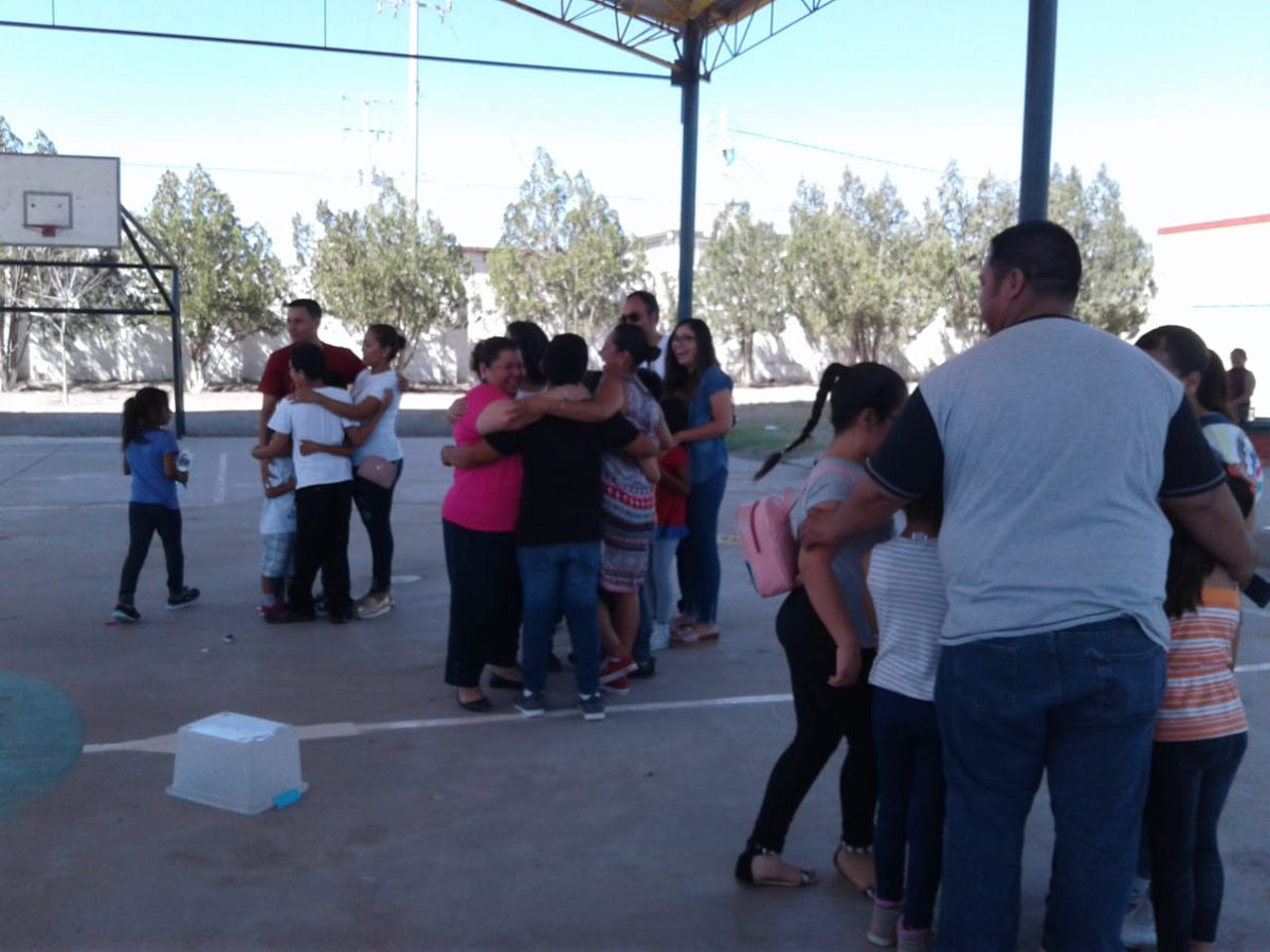 UnitedWayFUCH's tweet photo. Este sábado 20 de Julio nuestros #Voluntarios de #TPI 2 prepararon una mañana genial en la Casa del Niño y el Anciano donde compartieron juego, risas y comida con los niños y niñas del albergue.

#Voluntariado #FondoUnidoChihuahua #UnitedWay #VIVEUNIDO https://t.co/ocv9TC1lN7